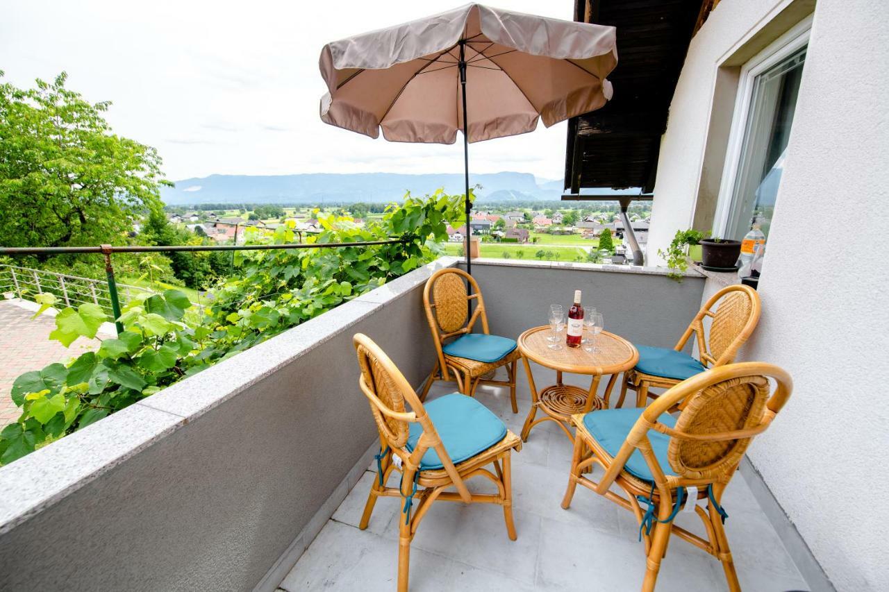 Apartment With View Жировниця Екстер'єр фото