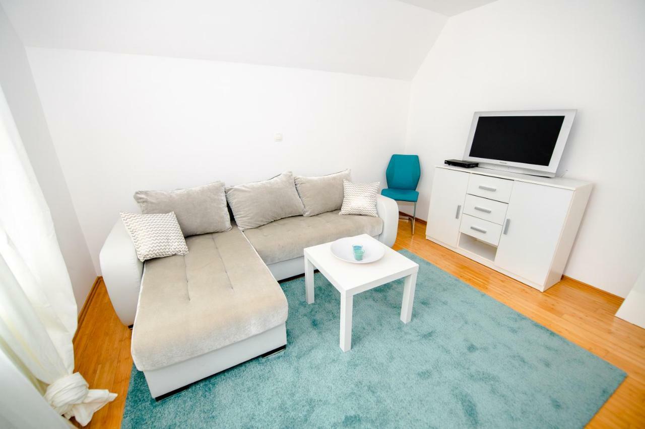 Apartment With View Жировниця Екстер'єр фото