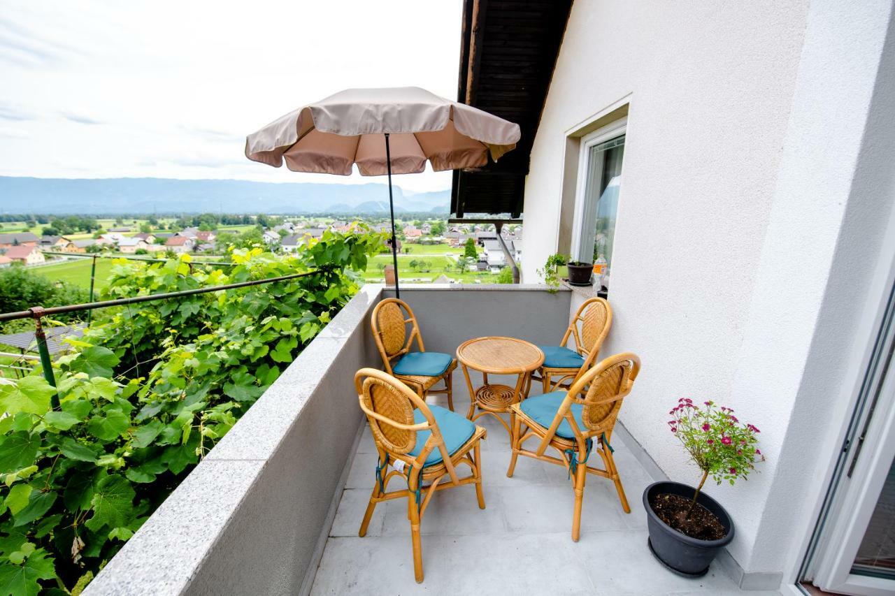 Apartment With View Жировниця Екстер'єр фото